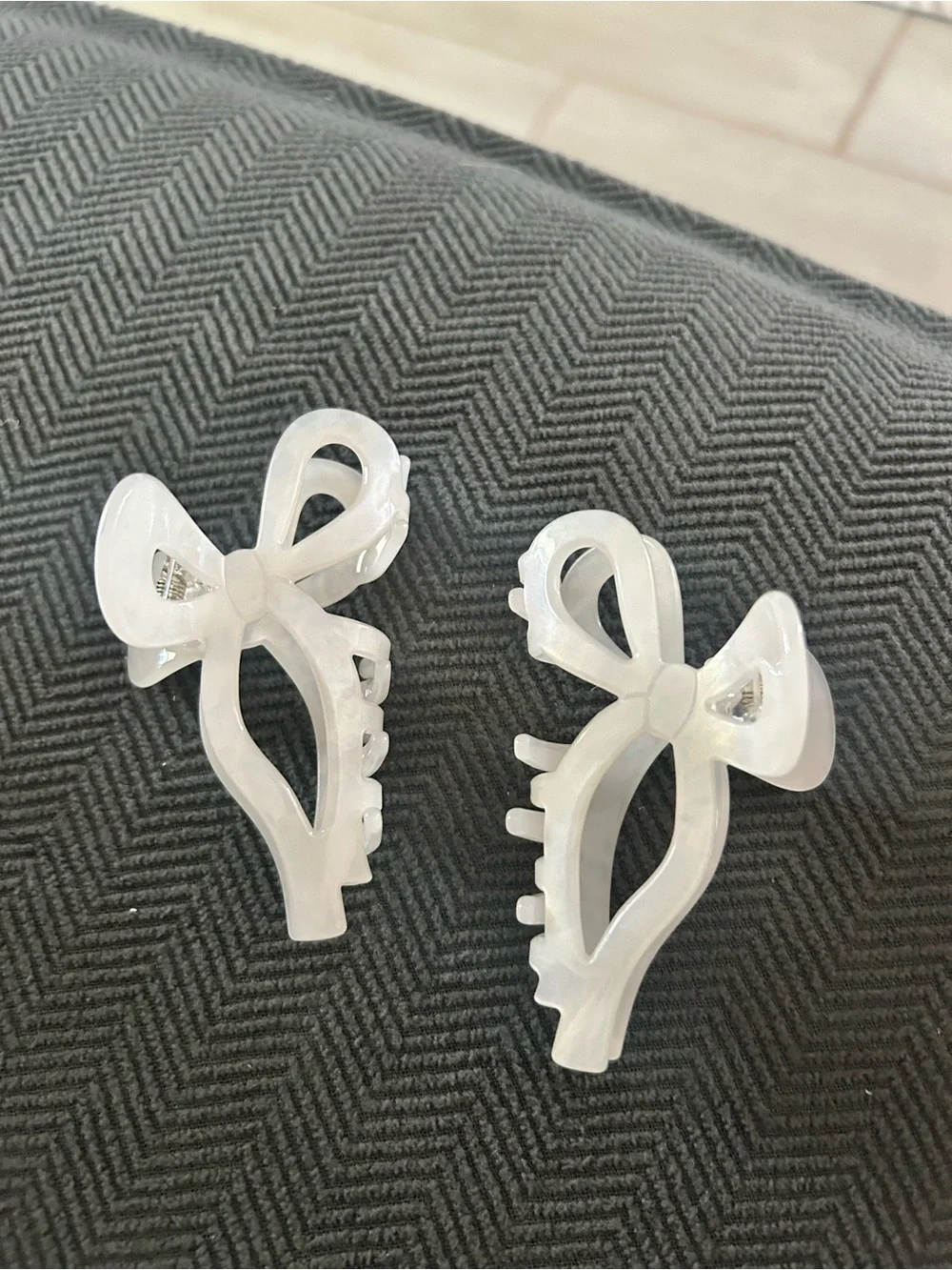 Pearl White Bow Hair Claw Clips - Set of 2